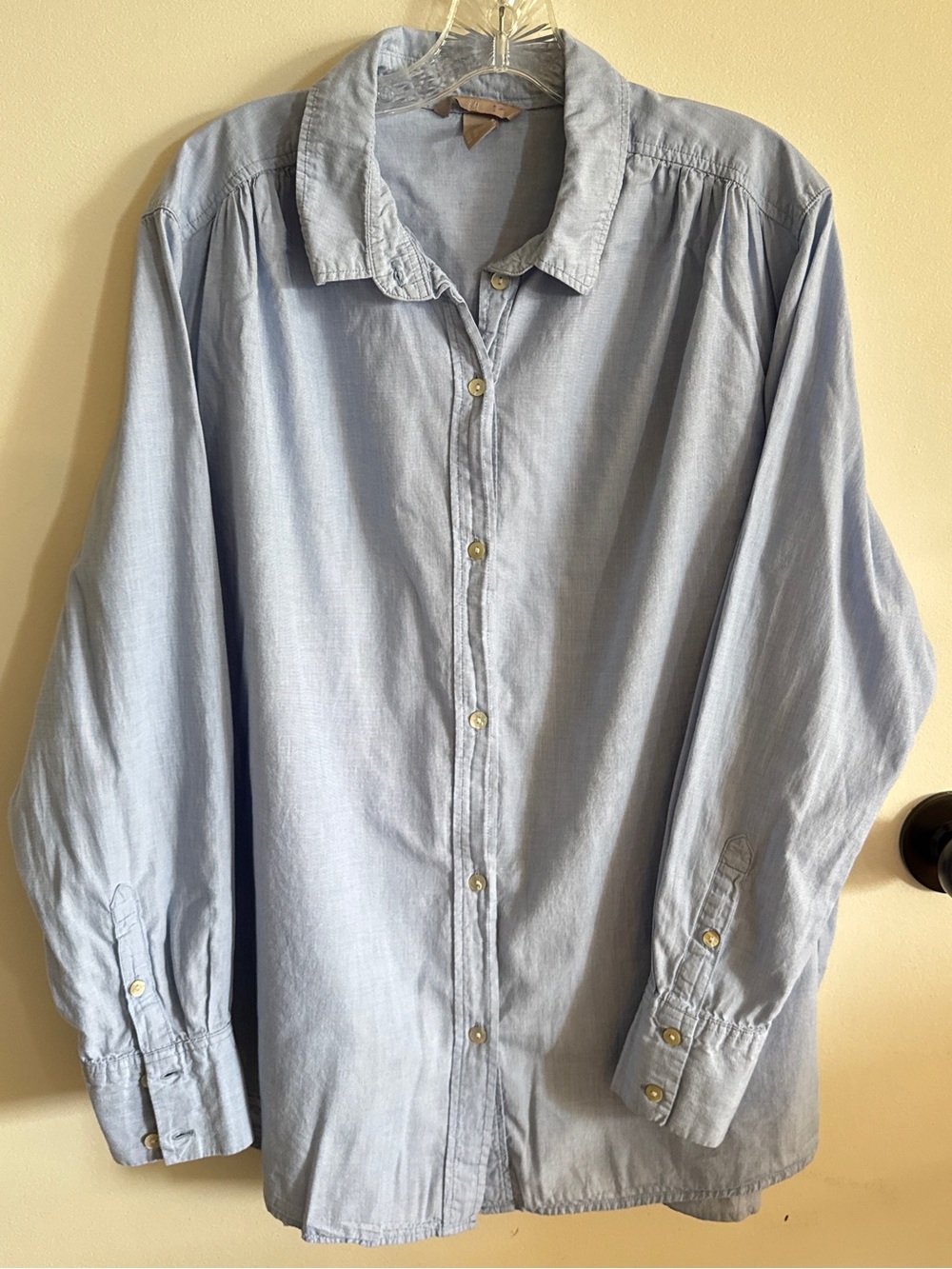 H&M Women’s 100% Cotton Light Blue Chambray Button Up Shirt Fall Preppy Coastal